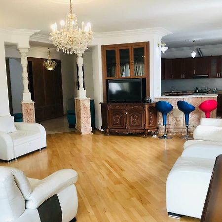 Nana Apartment Tbilisi Buitenkant foto