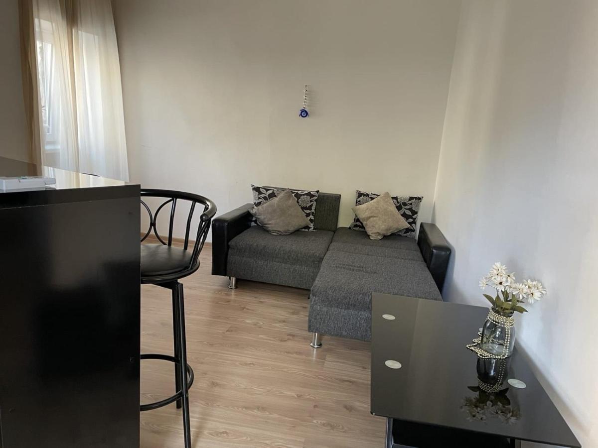 Nana Apartment Tbilisi Buitenkant foto