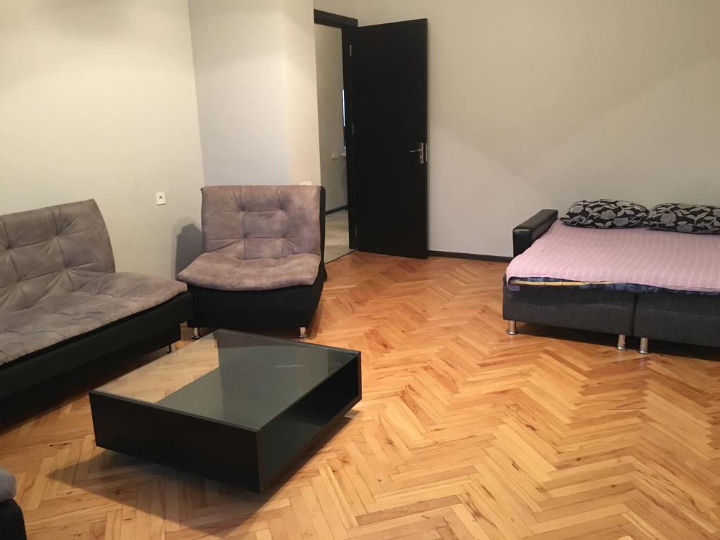 Nana Apartment Tbilisi Buitenkant foto