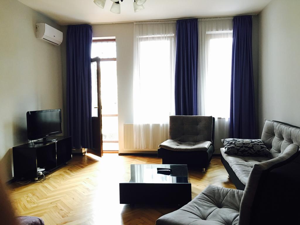 Nana Apartment Tbilisi Buitenkant foto