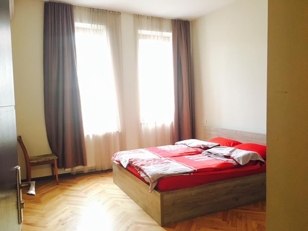 Nana Apartment Tbilisi Buitenkant foto