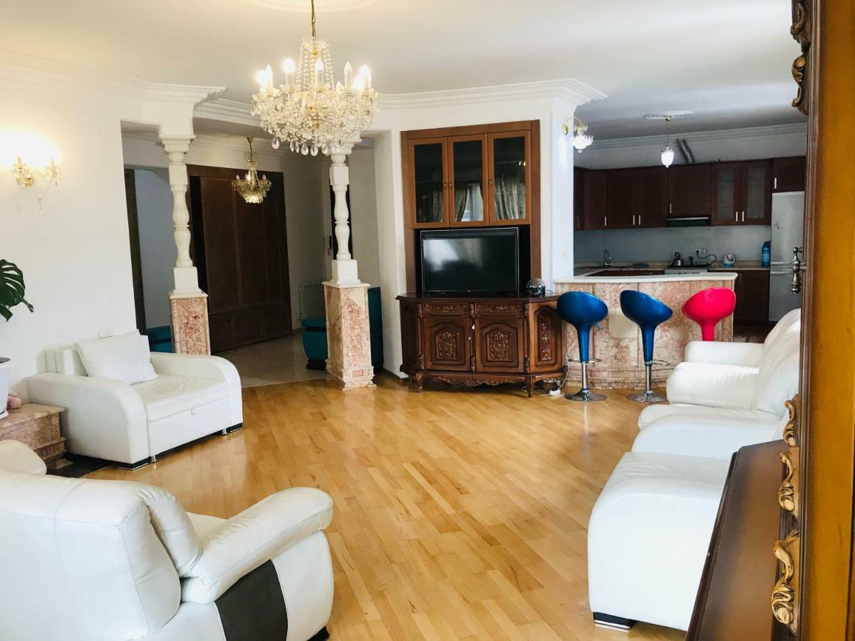 Nana Apartment Tbilisi Buitenkant foto